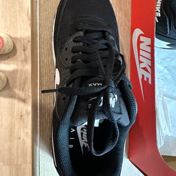 9.5 W Air Max 90 Black/White Leather and suede - Picture 5 of 5